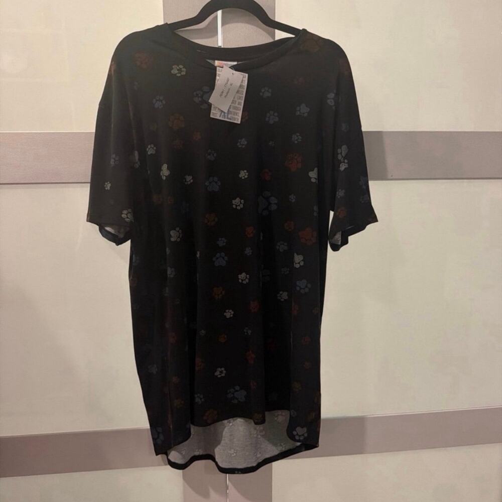 LuLaRoe Hudson Top XL Black Paw Print Short Sleeve NWT Dog Cat Pet Lover Tee